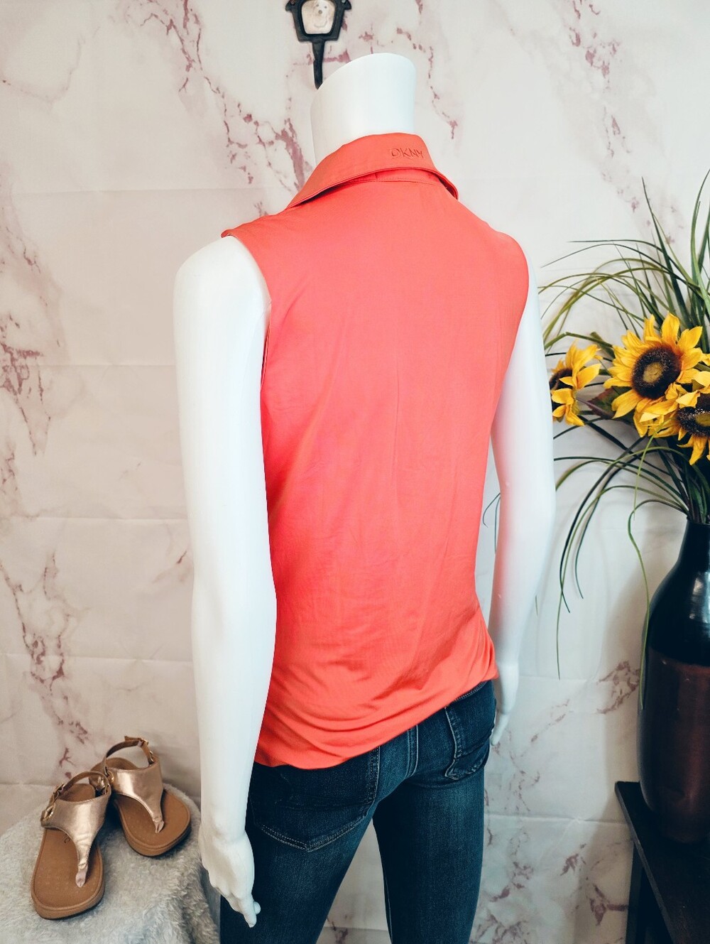 DKNY Golf Women’s Small Coral Sleeveless Polo Golf Top Stretch - Picture 5 of 6